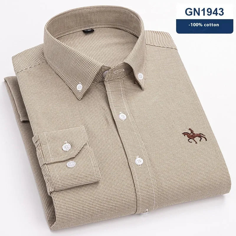 Men's Oxford cotton casual shirt in classic colours with button-front design and long sleeves