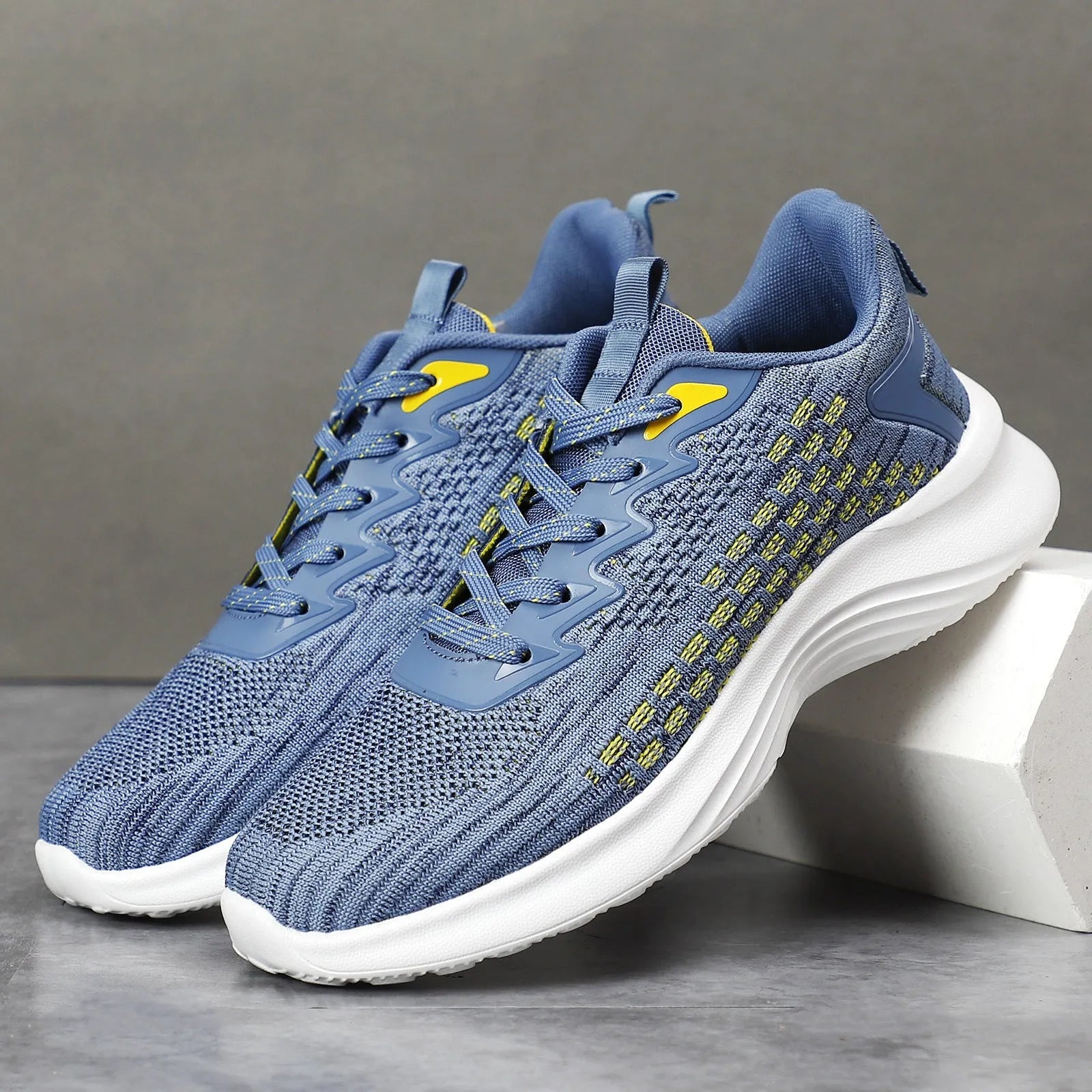 Women's lavender purple Flyknit running shoes with mesh upper and EVA sole on a white background.