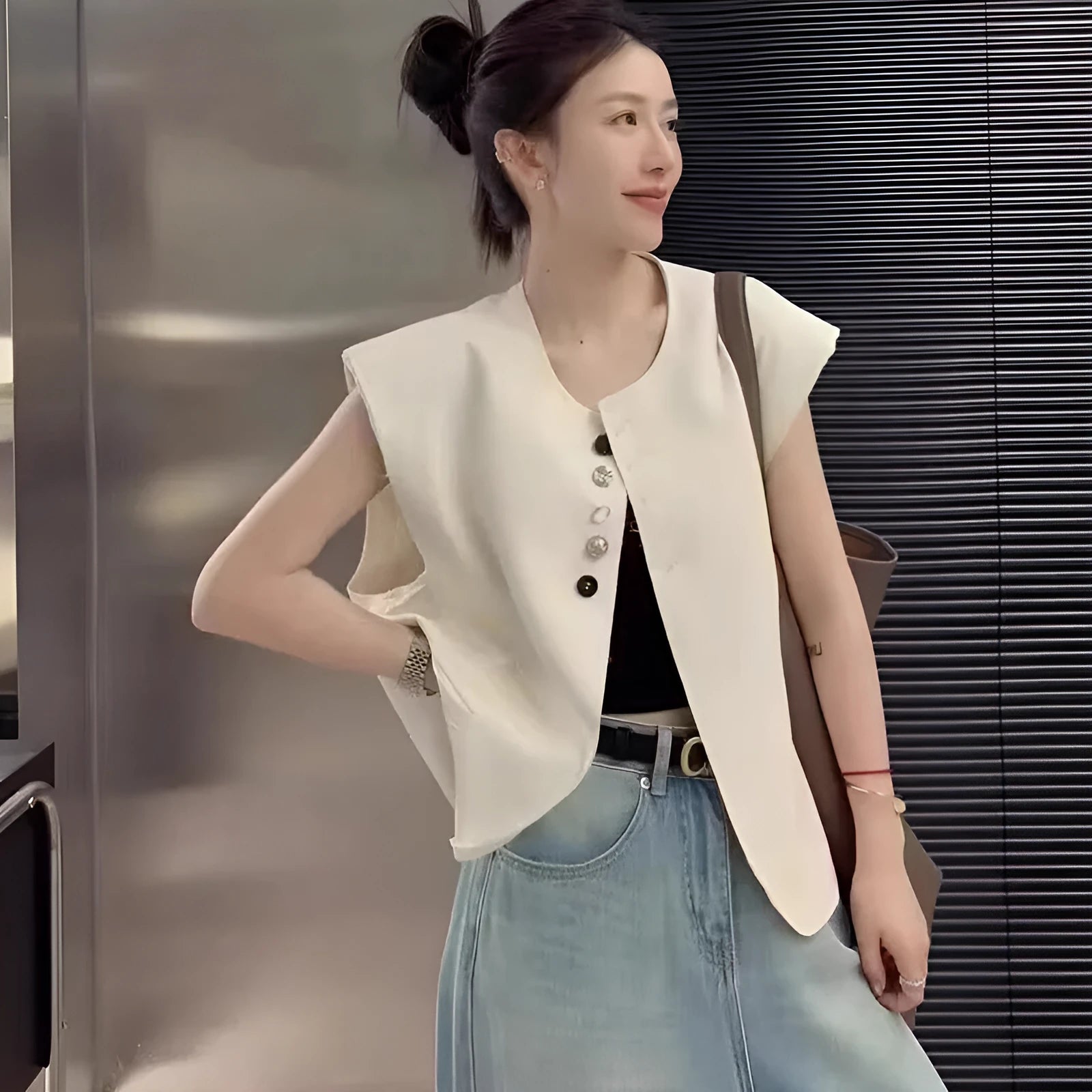 Women's sleeveless polyester vest in milky white with loose fit and pocket details