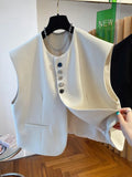 Beige loose-fitting short waistcoat dress with pockets on a mannequin