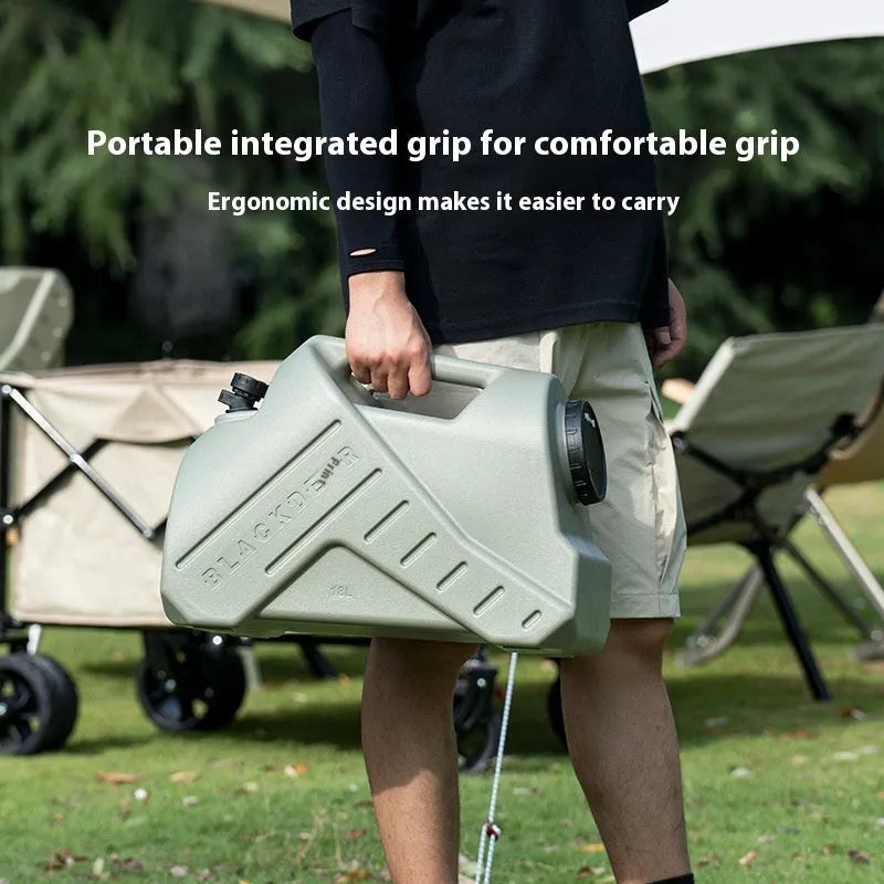 Green collapsible water storage tank showing 13 litre and 18 litre capacity options.