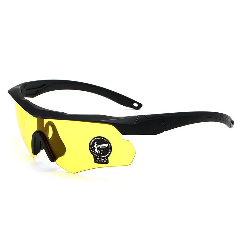 Sports goggles for cycling with polycarbonate frame and interchangeable lenses in windproof design