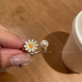 Adjustable women's copper ring with flower pearl decoration and opening twin ring design