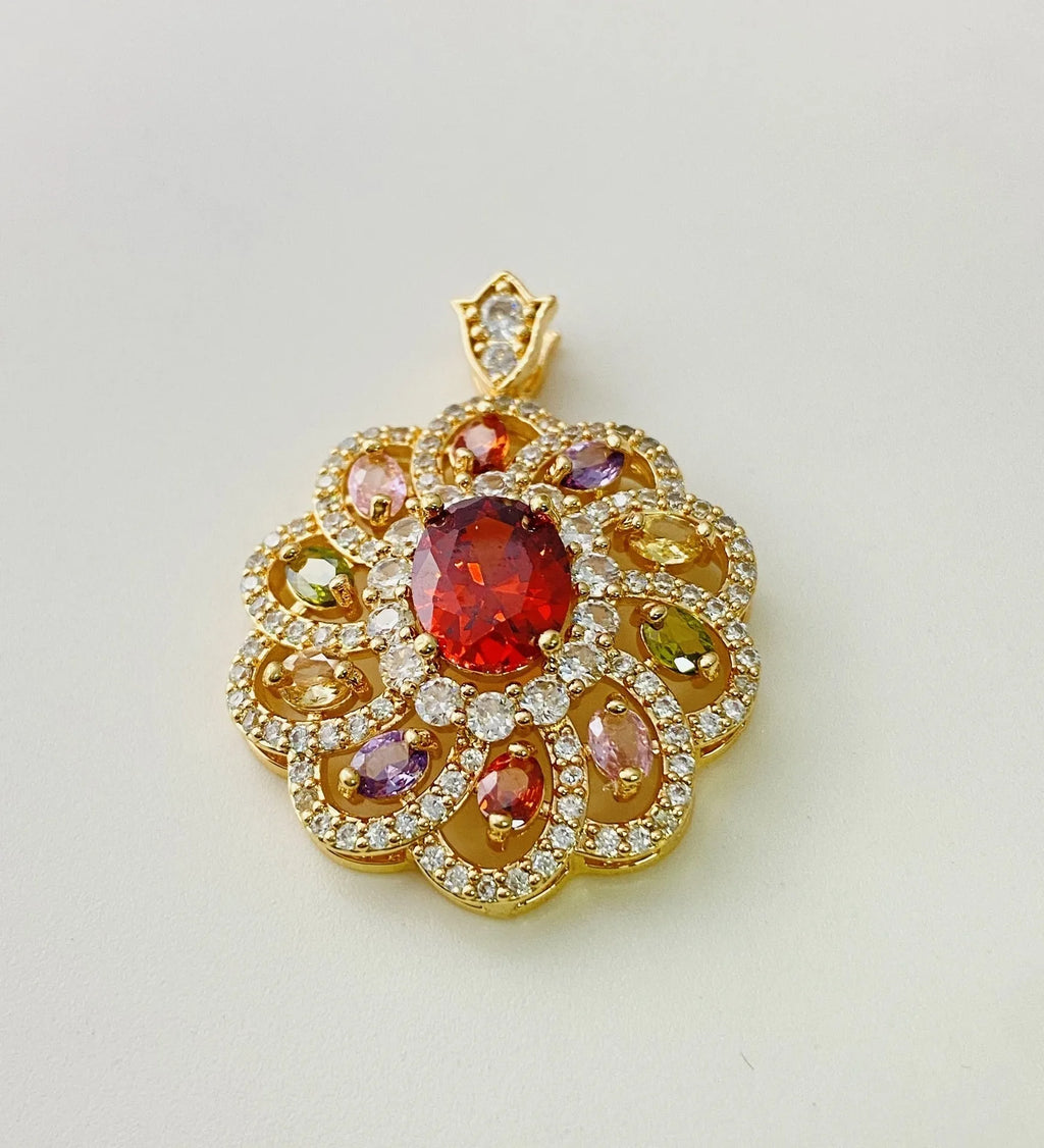 Women's flower-shaped zircon pendant necklace in gold, champagne gold, or platinum colour, available with or without a chain.