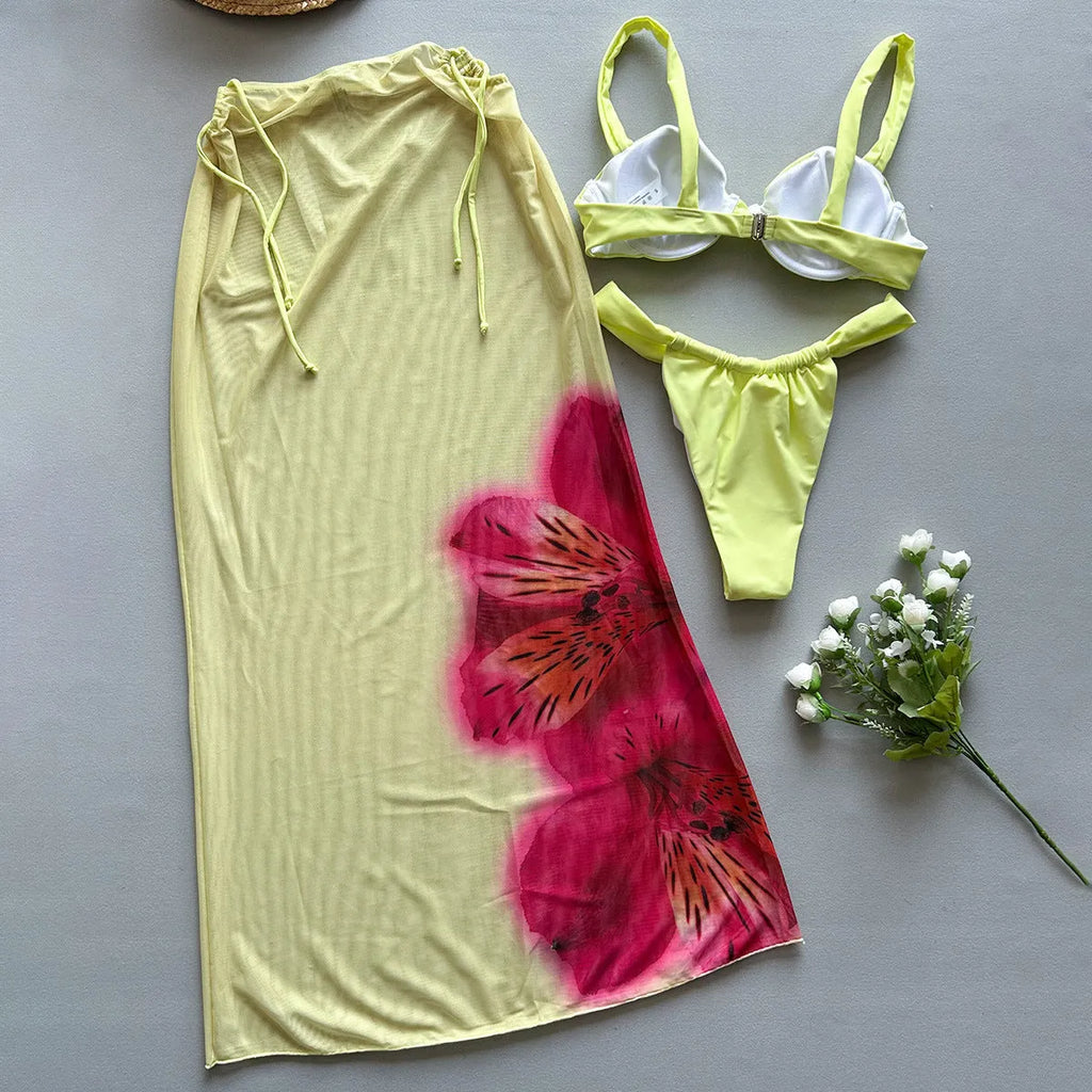 Three-piece bikini set in yellow C3854 print, women's split swimsuit in sizes S, M and L with nylon fabric and spandex lining