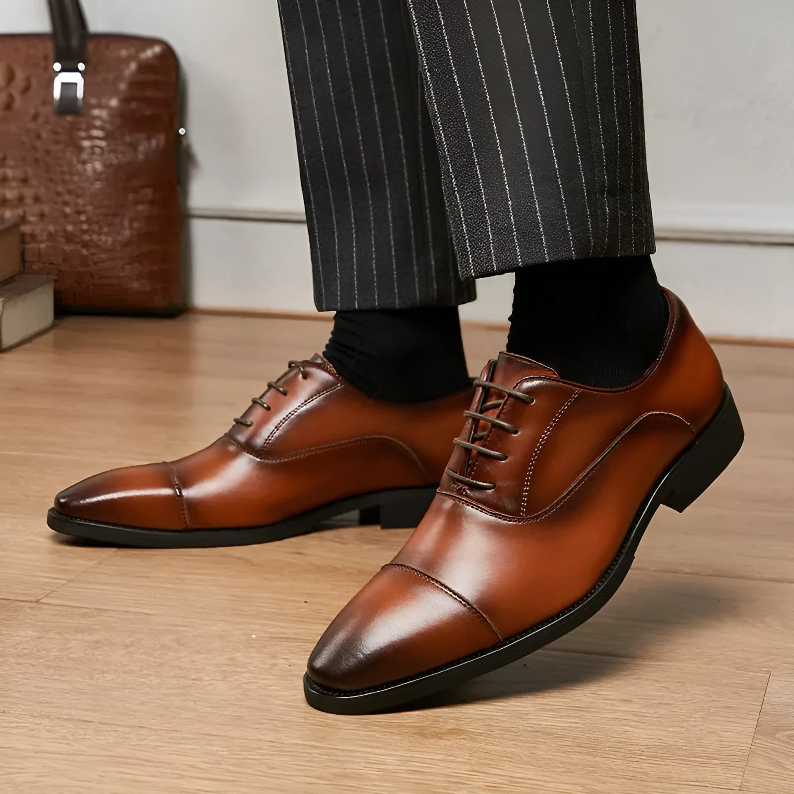 Men's genuine leather Oxford business formal shoes with height increasing insole, black colour, low top