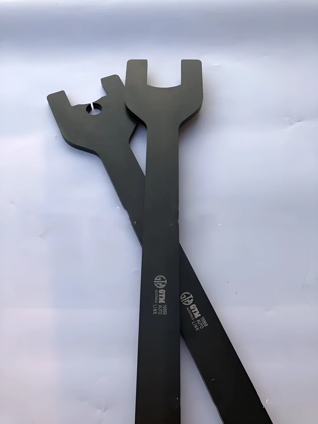 Land Rover fan spanner set with 36mm and holed 40mm alloy steel wrenches.