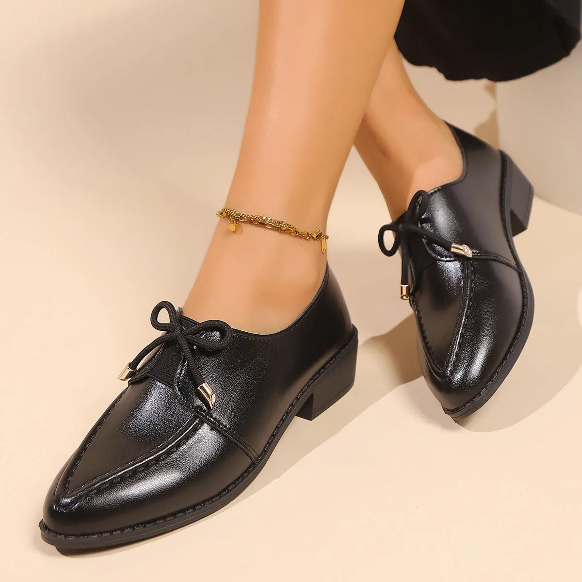 Women's simple leather shoes with a choice of bow decoration: buckle, large bow, or small bowknot.