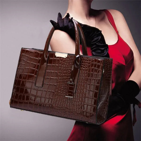 Women's solid colour diagonal cross body stone tote bag in black, 25x29x10cm, PU fabric with crocodile pattern