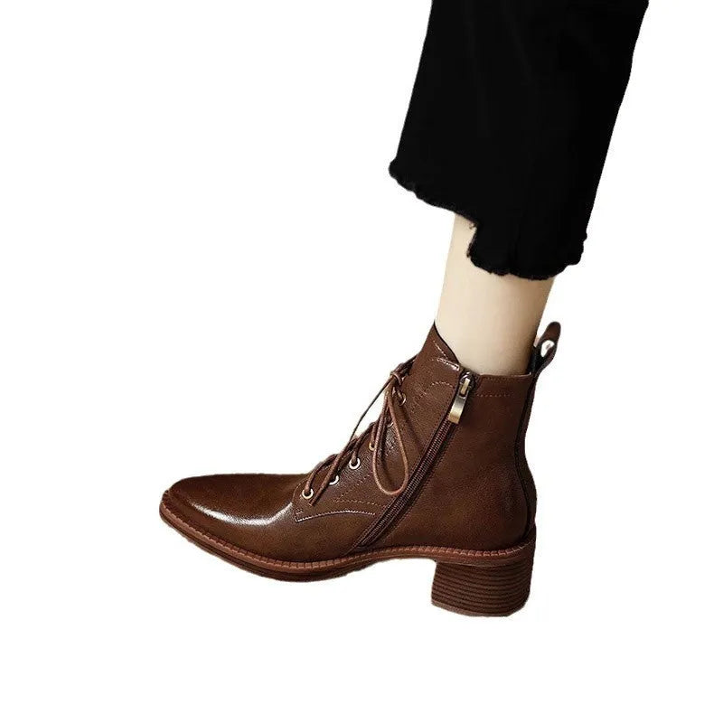 Women's black pointed toe ankle boots with 5.5cm heel and ankle shaft