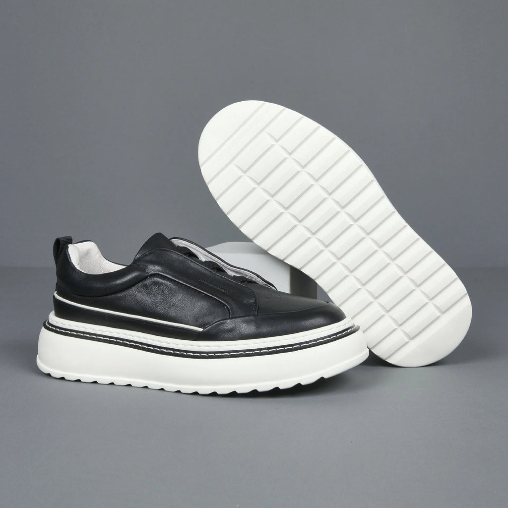 Casual slip-on sneaker in black with elastic band, first layer cowhide upper, foam sole, platform mid heel 3-5cm