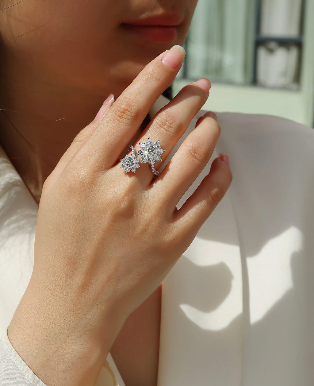 Petal Morning Dew 1-carat moissanite wedding ring set with S925 silver platinum-plated band on white background