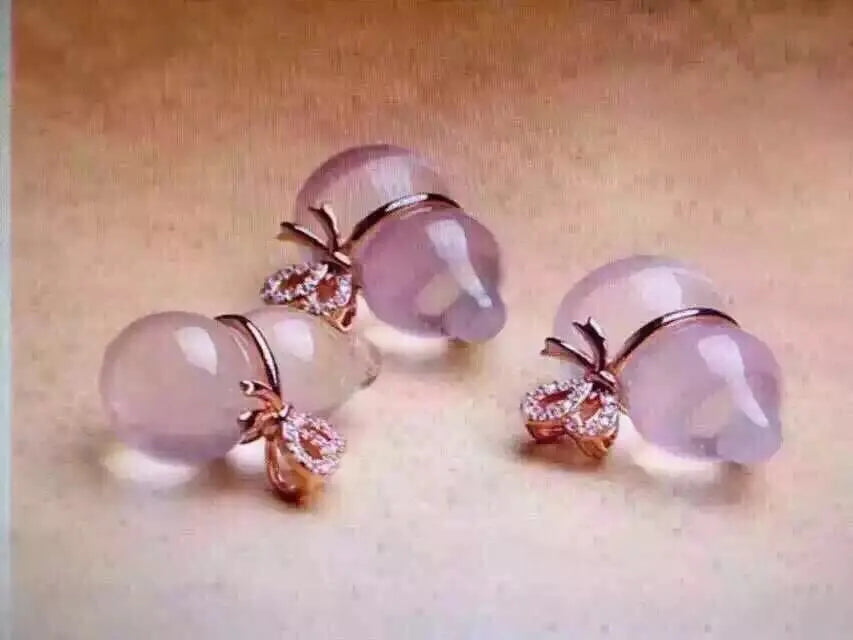 Natural powder crystal gourd pendant in ice powder colour with smooth finish