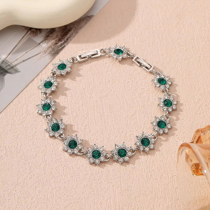 Coloured gemstone bracelet with flower-shaped design in gold and silver colour variations