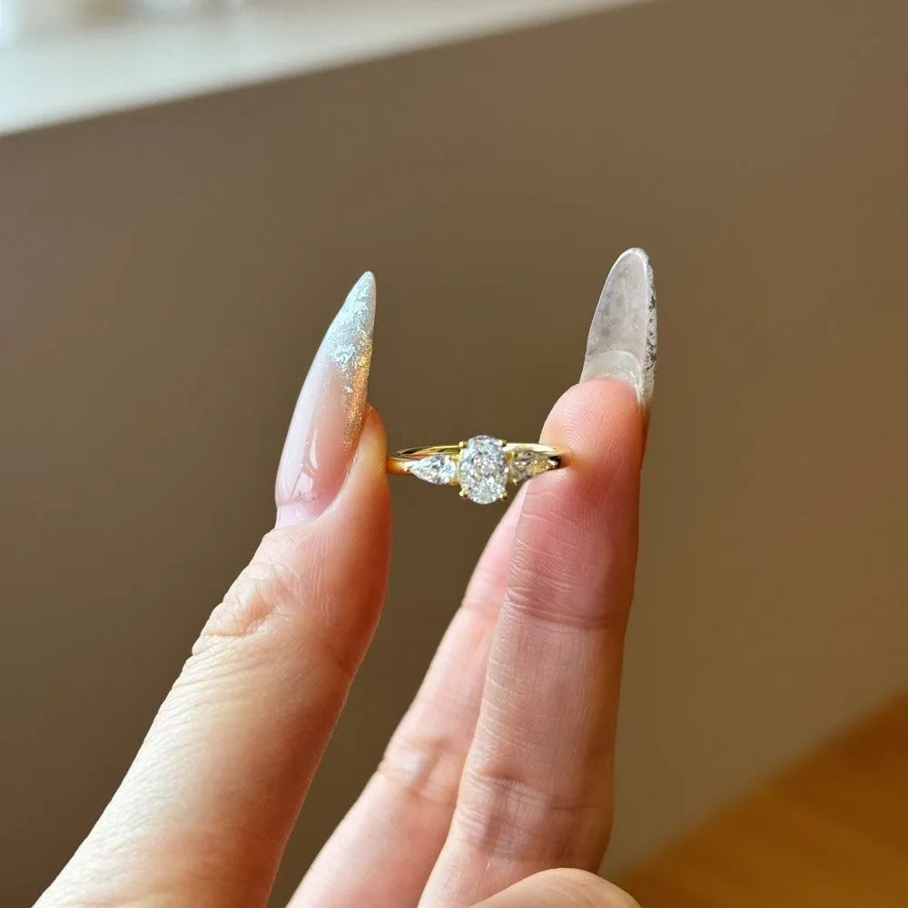 S925 sterling silver ring with three main stones in drop shape, gold or white gold colour, sizes 5 to 9