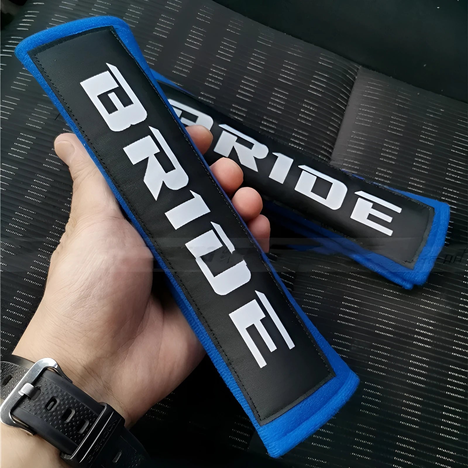 Car shoulder sleeve protection mat set in black, blue, or red colours showing sponge cloth embroidery weaving construction