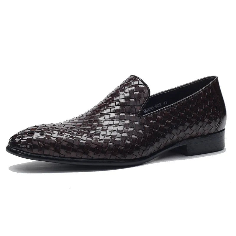 Men's cowhide woven leather business shoes with rubber sole in black, low-top vintage style with leather toe cap