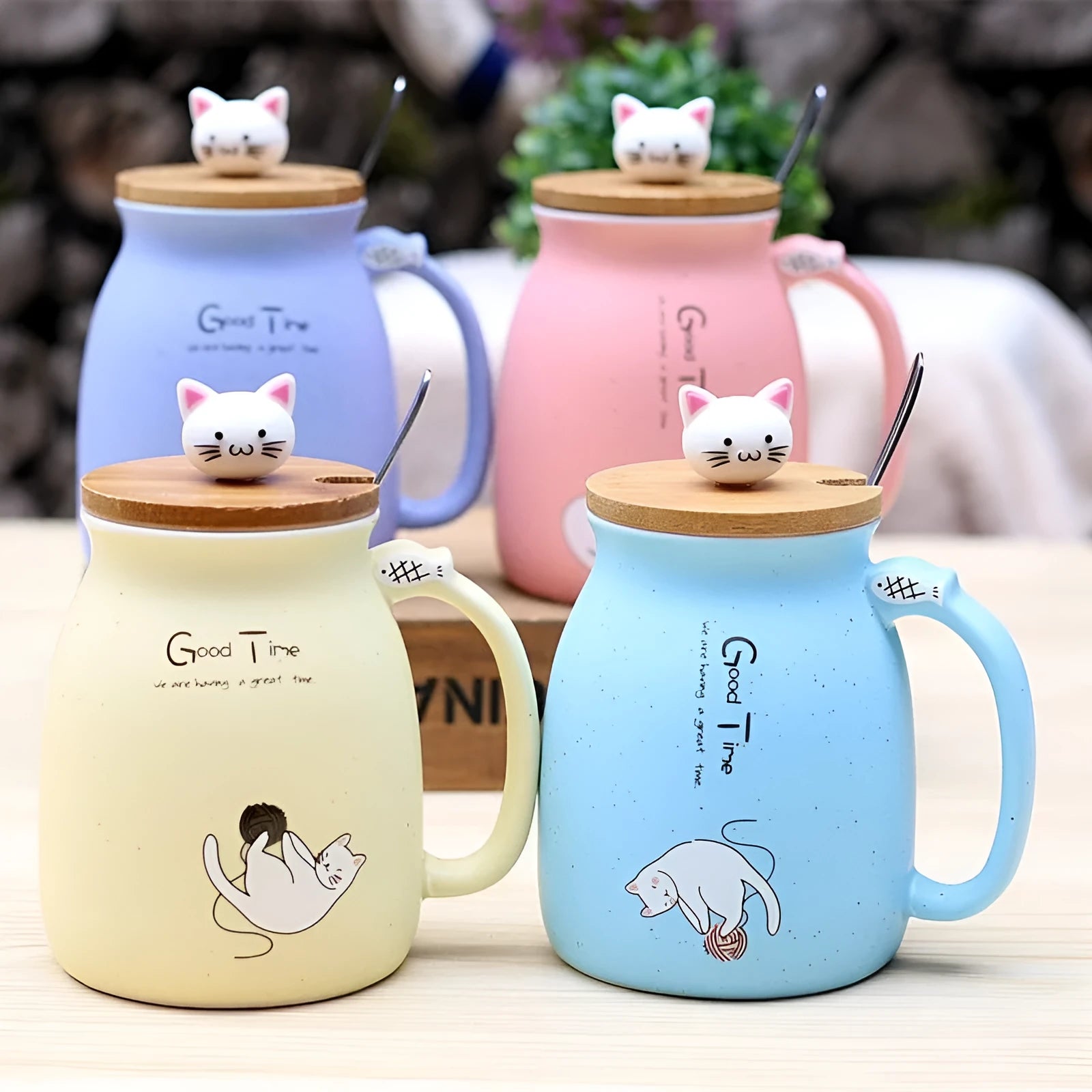 Cartoon cat ceramic mug with wooden lid and metal spoon in pink colour, 450ml capacity