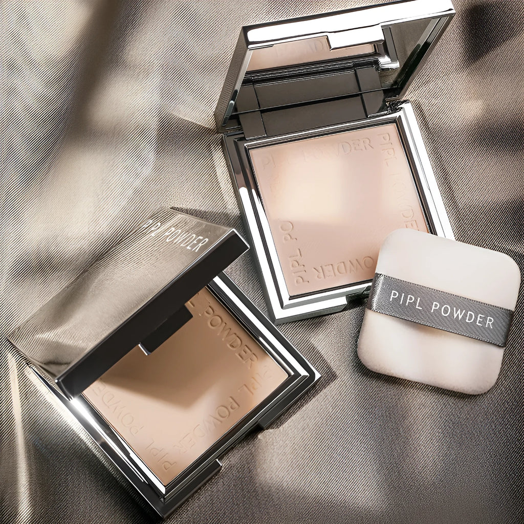 Moisturising dry powder setting loose powder in natural and bright skin colour shades