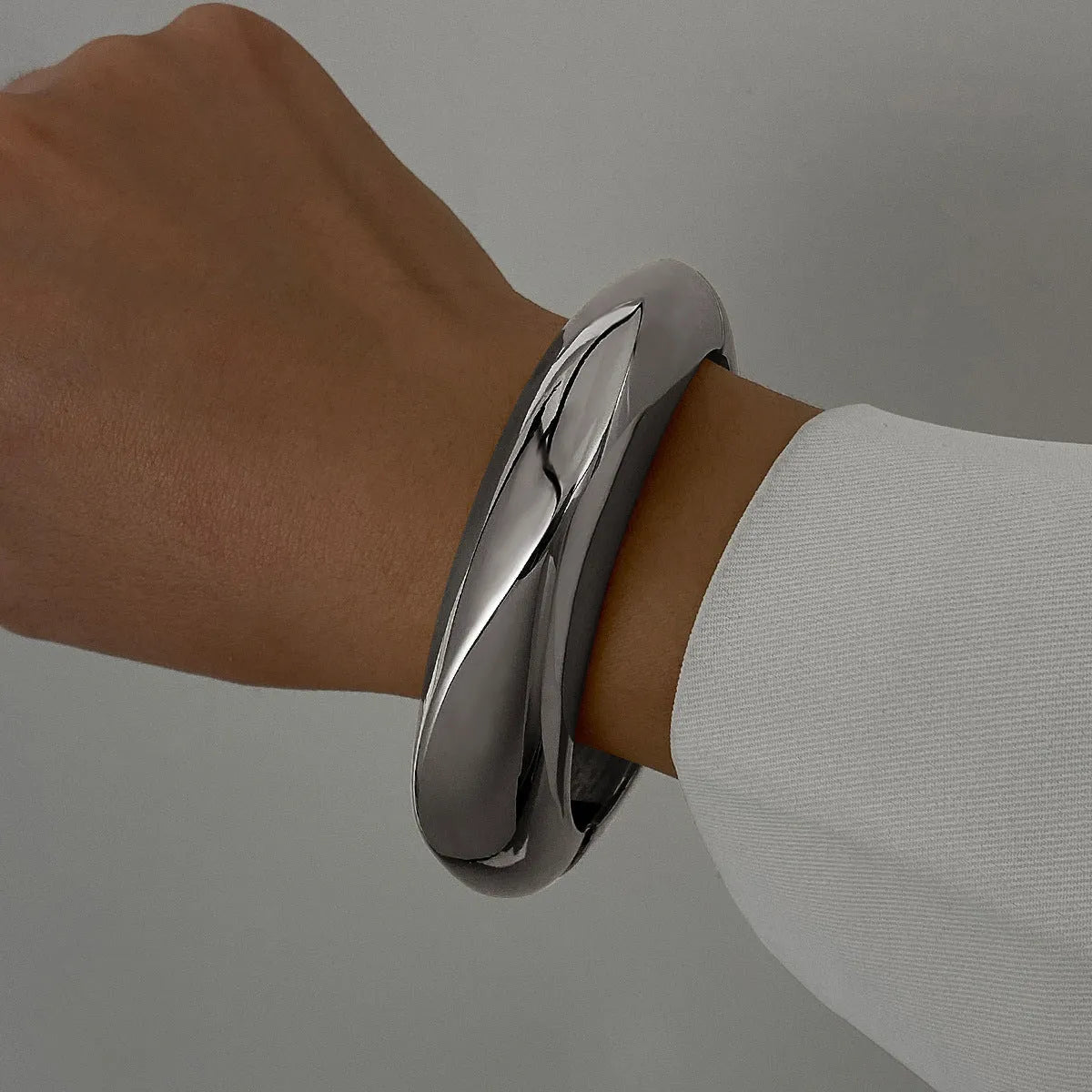 Women's exaggerated metal glossy surface bracelet alloy electroplated finish six colour options