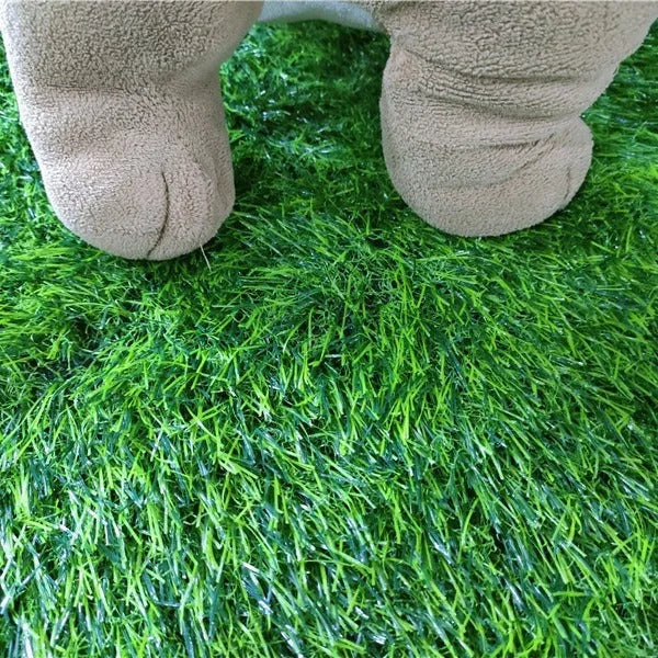 Green dog grass pee pad with realistic lawn appearance for pet toilet training