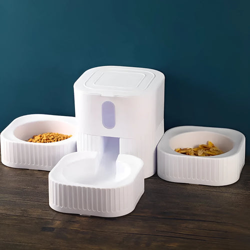 Automatic pet feeder in cloud white with removable washable bowl and digital display