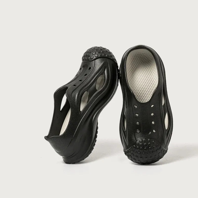 Fashion thick-soled EVA clogs slippers in black for women and men, non-slip indoor outdoor beach shoes with wrapped toe