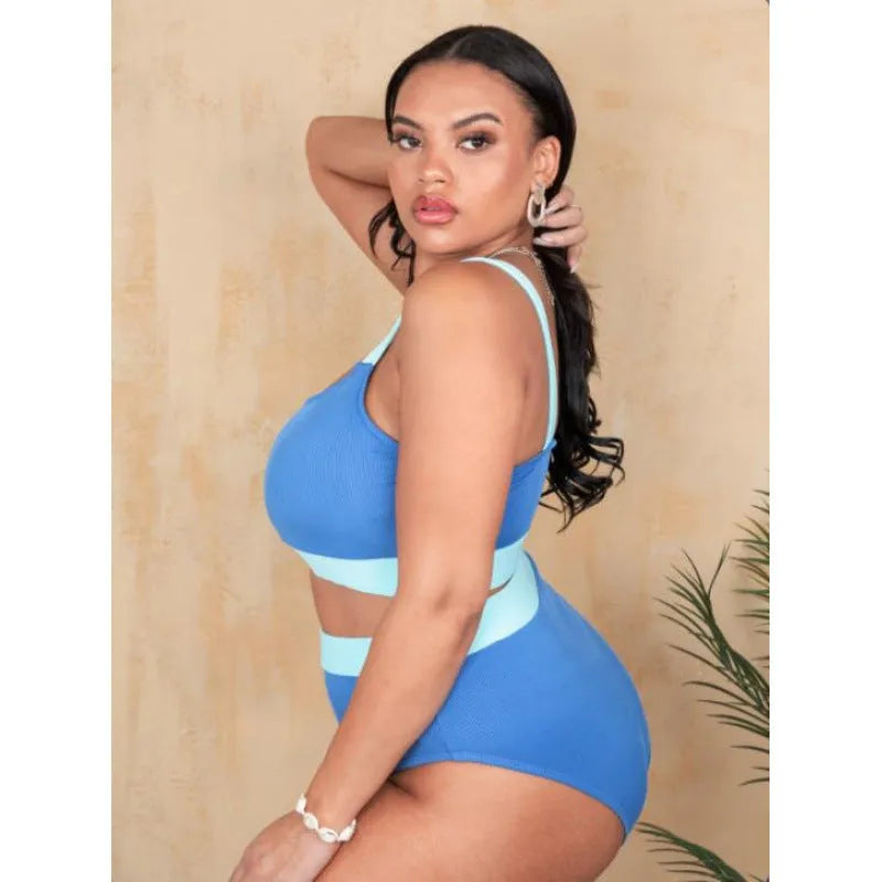 A solid colour women's plus-size bikini set featuring high-waisted briefs.