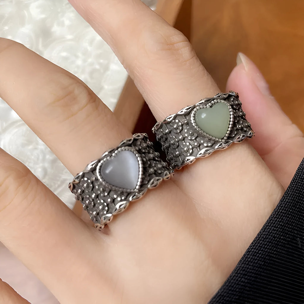 Adjustable opening retro wide-faced heart ring in silver-plated white copper