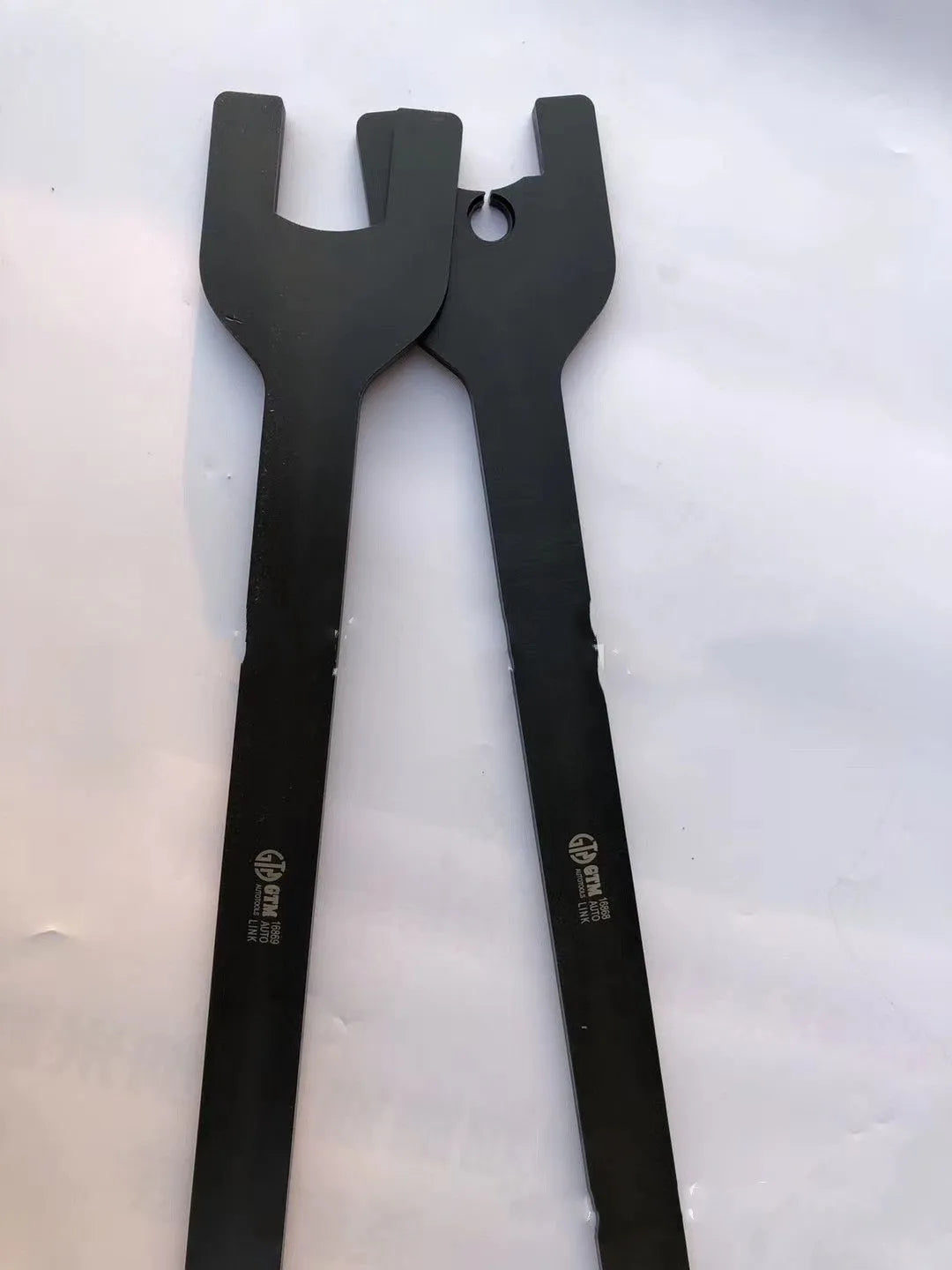 Land Rover fan spanner set with 36mm and holed 40mm alloy steel wrenches.