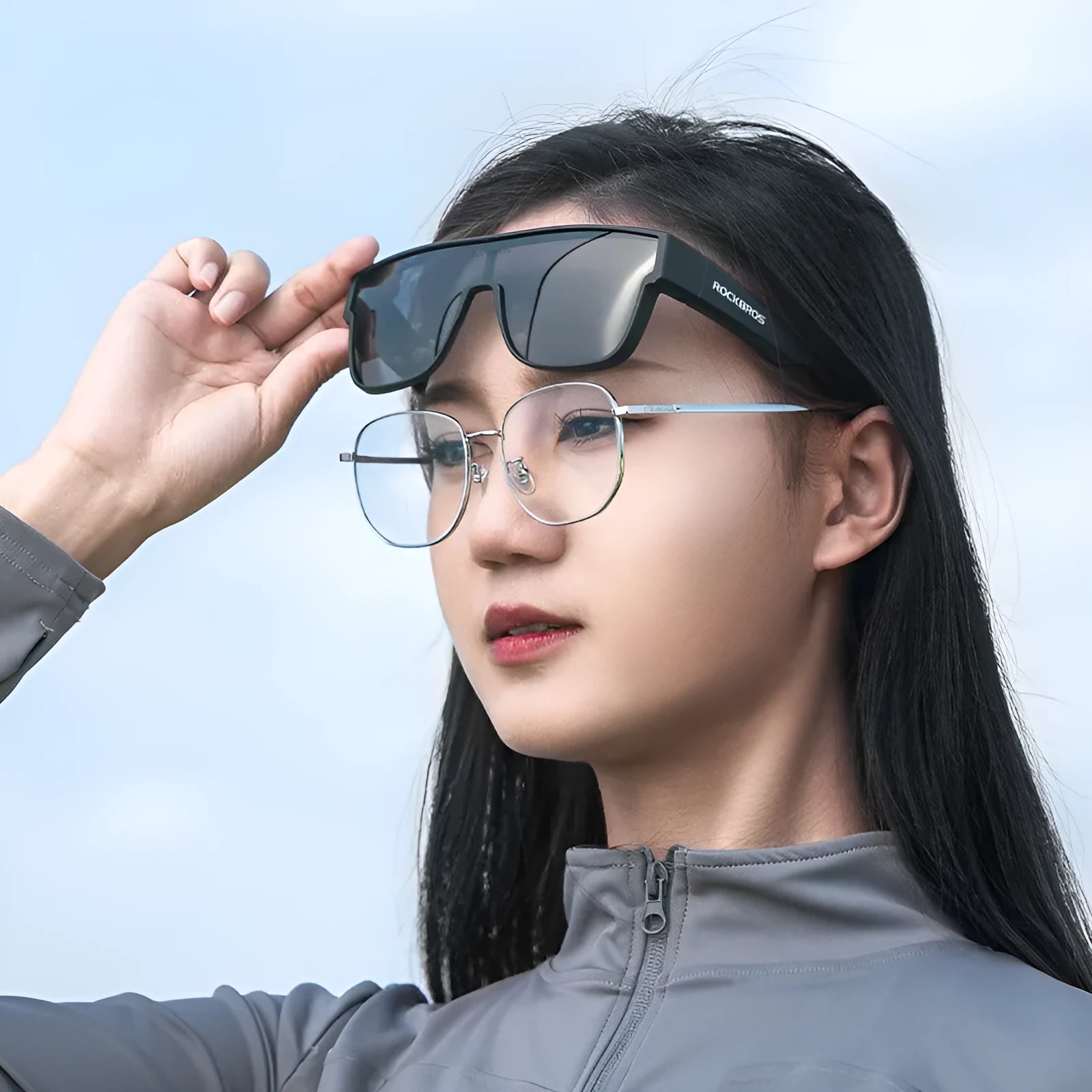 Cycling goggles with polarised lenses and a full-rim TR frame shown in a choice of colours including Gradient Grey.