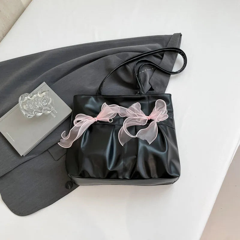 College style bow tote bag with double straps and zippered internal compartment in black colour