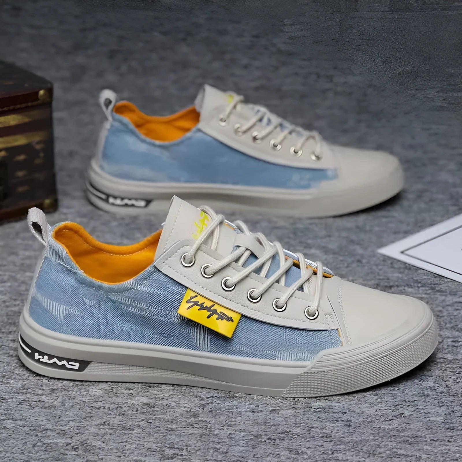 Men's round toe canvas shoes in dark blue with rubber sole and lace-up front