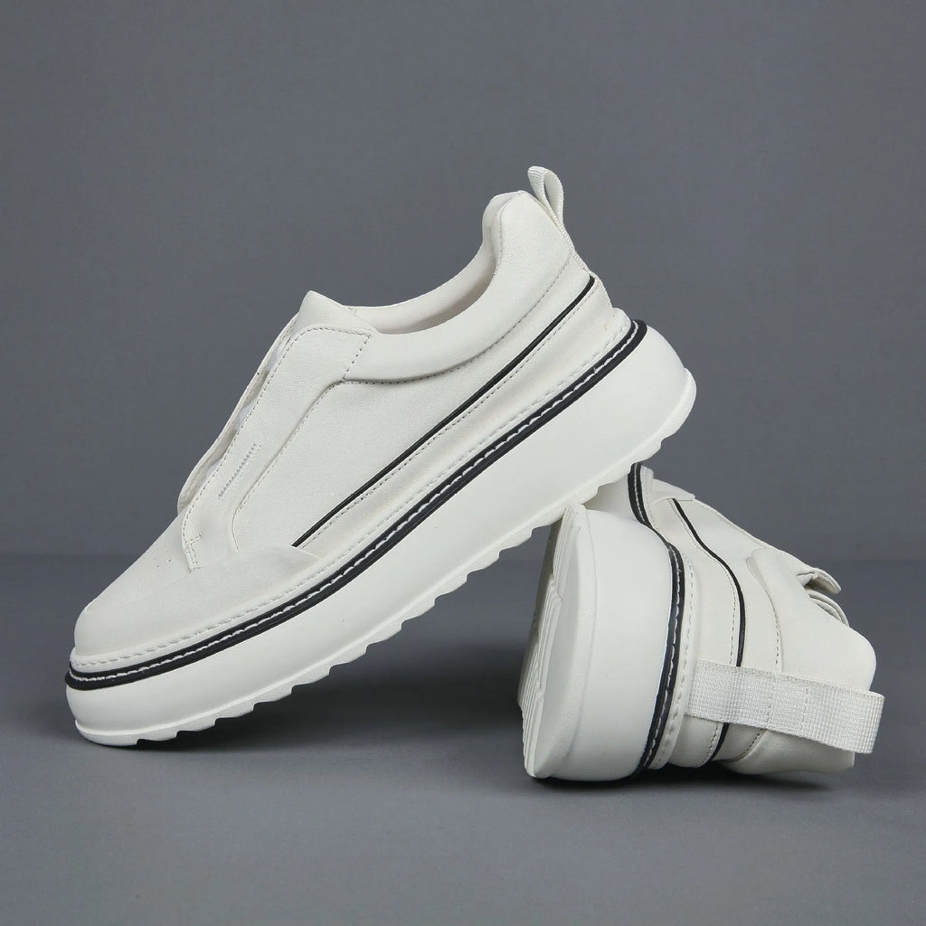 Casual slip-on sneaker in black with elastic band, first layer cowhide upper, foam sole, platform mid heel 3-5cm