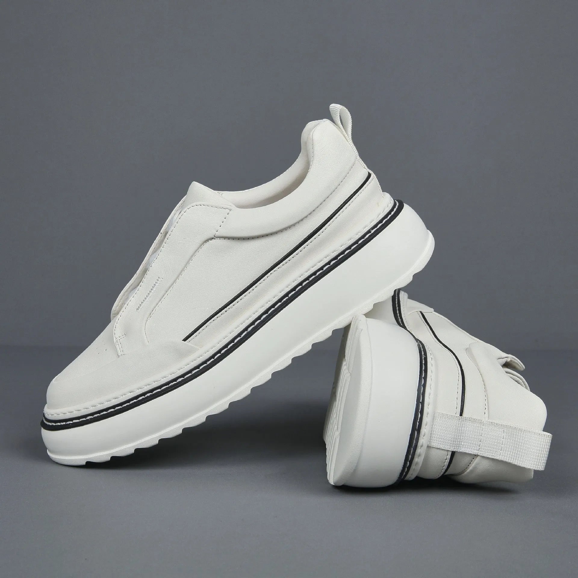 Casual slip-on sneaker in black with elastic band, first layer cowhide upper, foam sole, platform mid heel 3-5cm