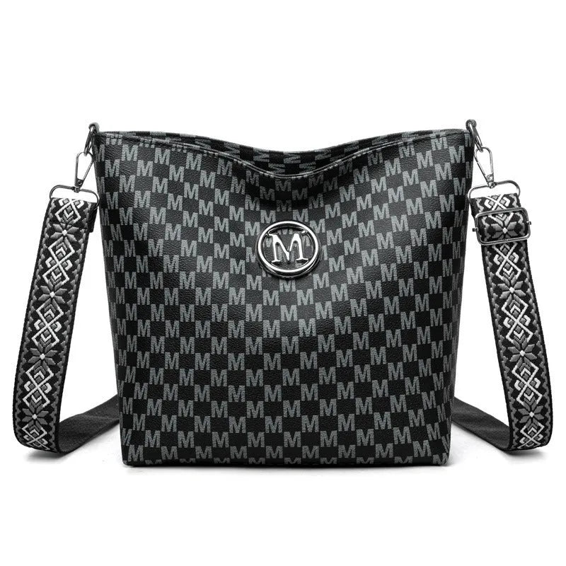 Retro-style dumpling-shaped shoulder bag in soft PU leather with shoulder strap