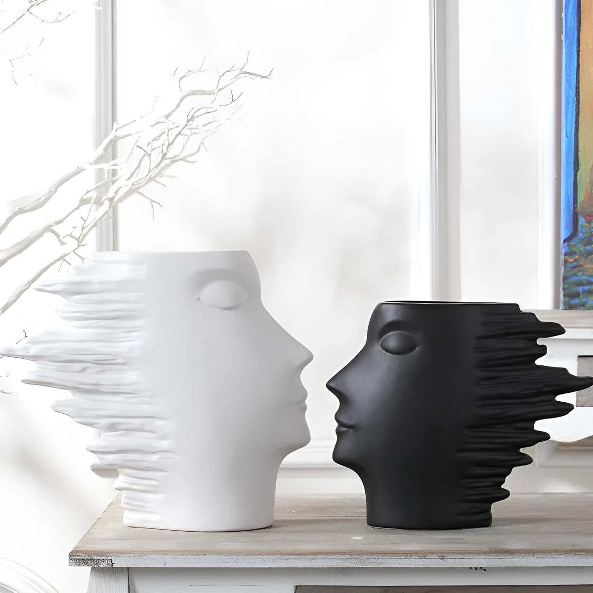 Nordic simple porcelain hanging vase with matte finish and head ornament pattern in black or white
