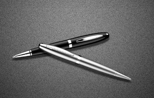 Black zinc alloy voice recording pen with 8GB memory and 96-hour recording capacity