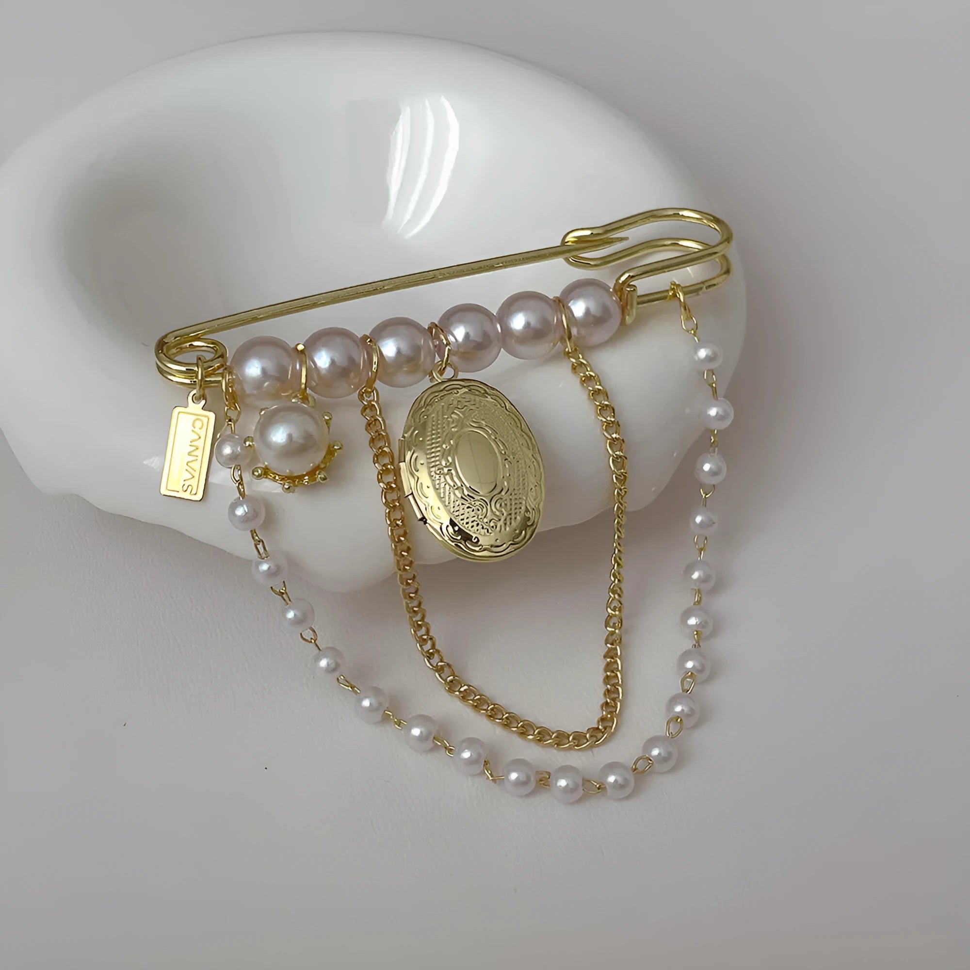 Retro electroplated copper alloy pearl tassel brooch 8x7cm for women