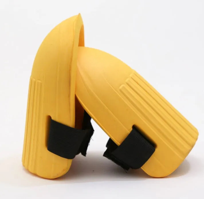 A pair of simple EVA foam knee pads in an army green colour, showing their rectangular shape and thickness.