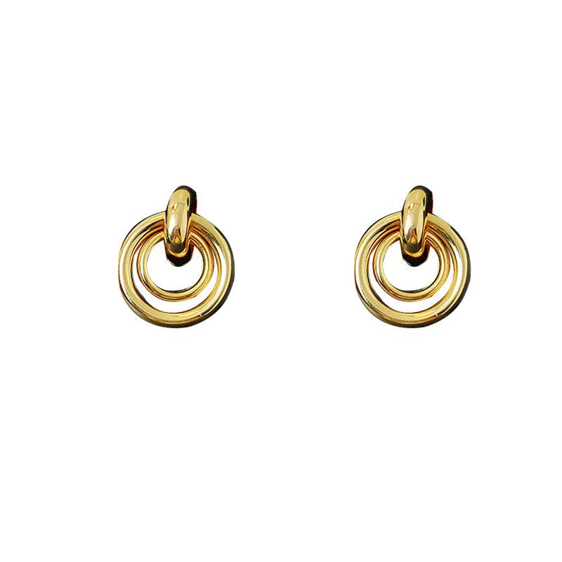 Geometric round ring earrings with irregular shape in gold electroplated finish on mixed material