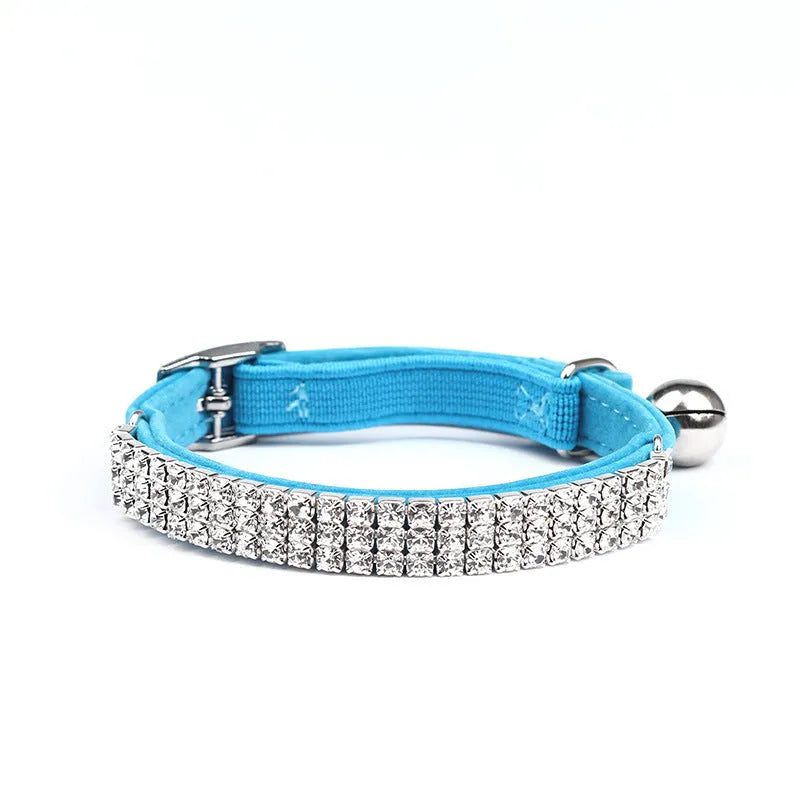Rhinestone-decorated velvet cat collar adjustable from 20 to 30 cm.