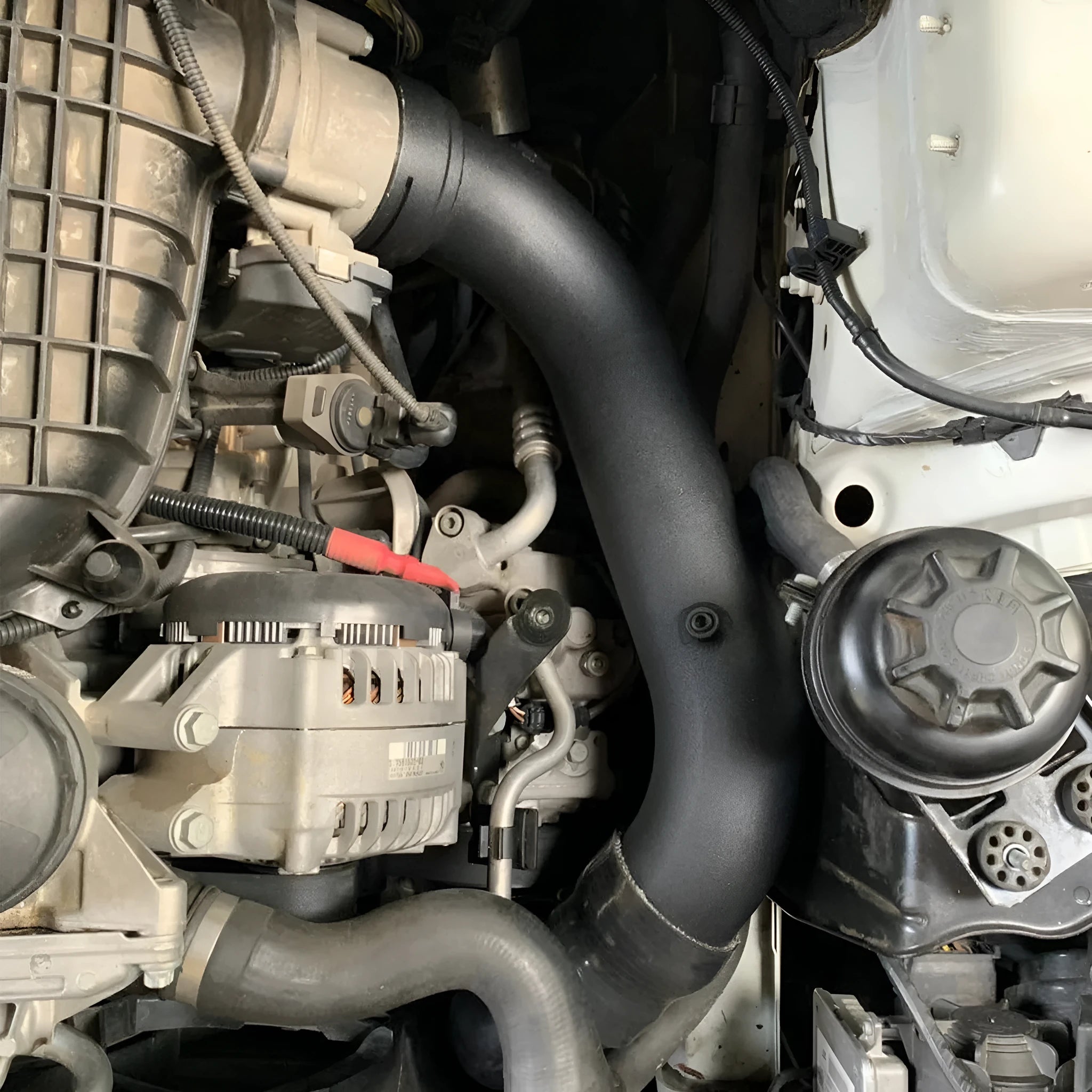 Aluminium turbo air inlet pipe for BMW N54 N55 engine with pressure relief valve in red colour
