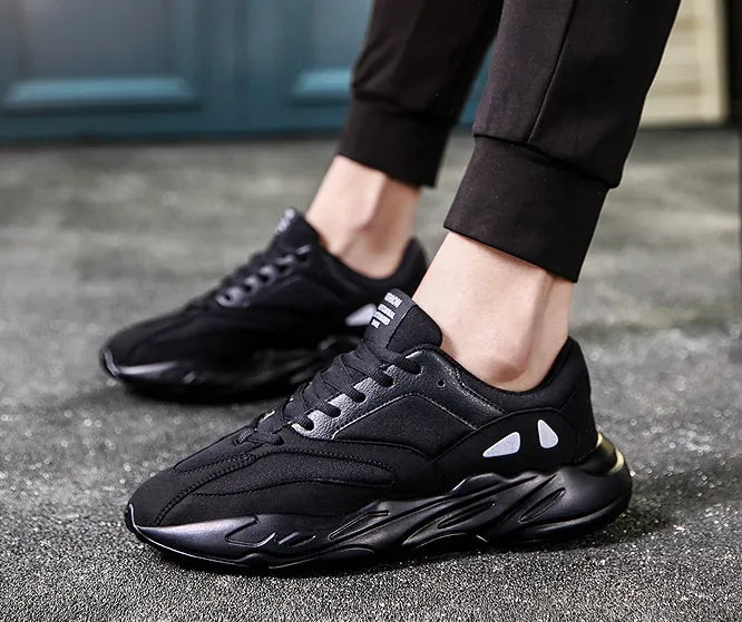 Peliam sneakers in black and grey, lace-up style, available in sizes 39-44