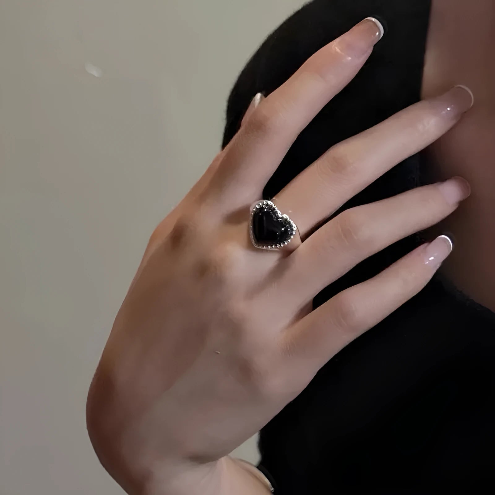 S925 sterling silver ring with heart-shaped black agate stone and adjustable opening