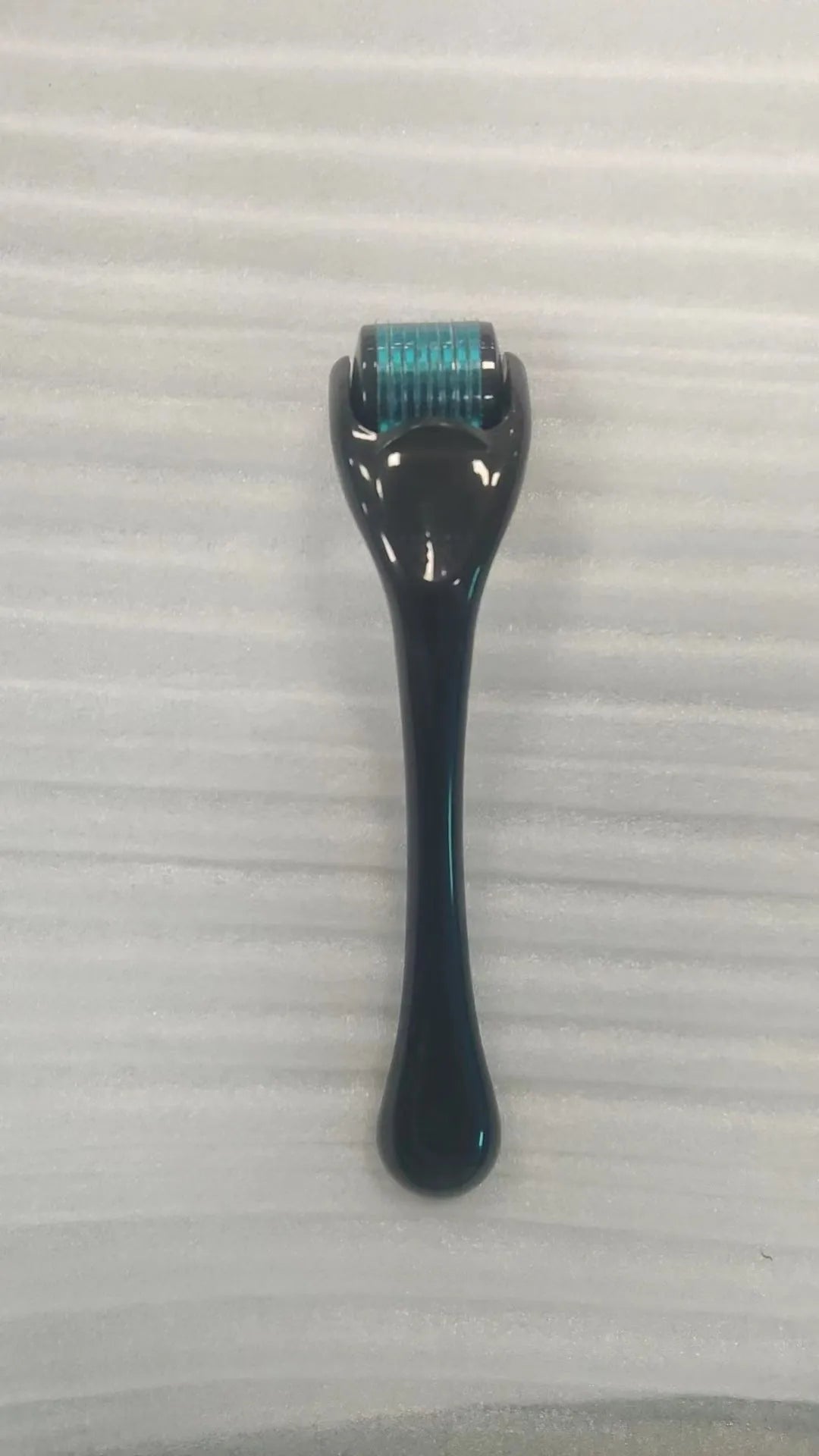 540 micro needle derma roller with mechanical design in various handle and wheel colour combinations