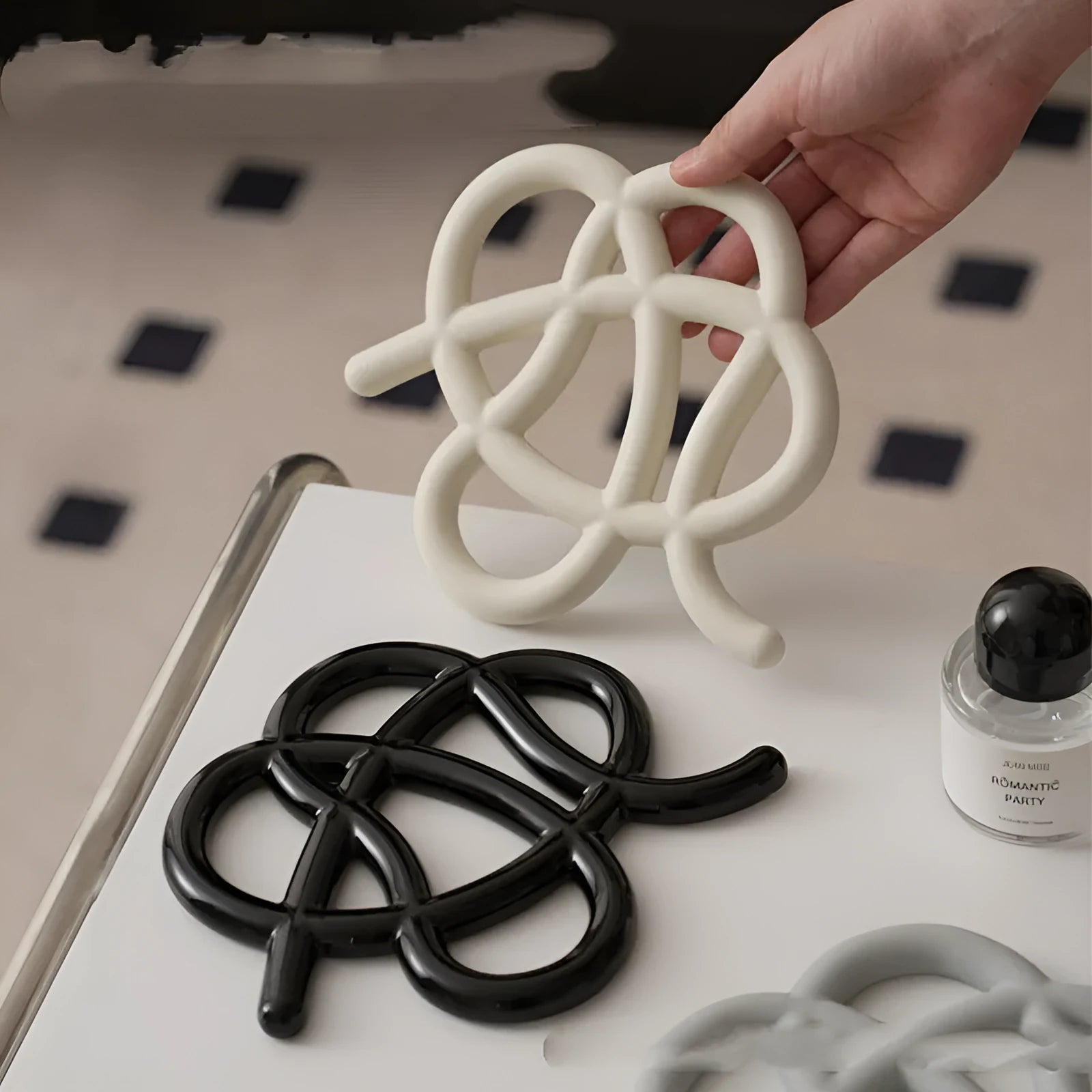 Ceramic heat proof mat in splash ink colour with bend and hook on wooden table