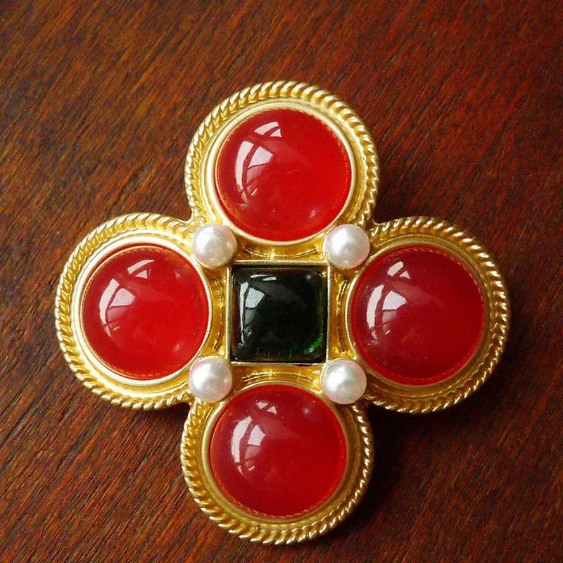 Retro baroque vintage brooch with diamond shape and zinc alloy construction