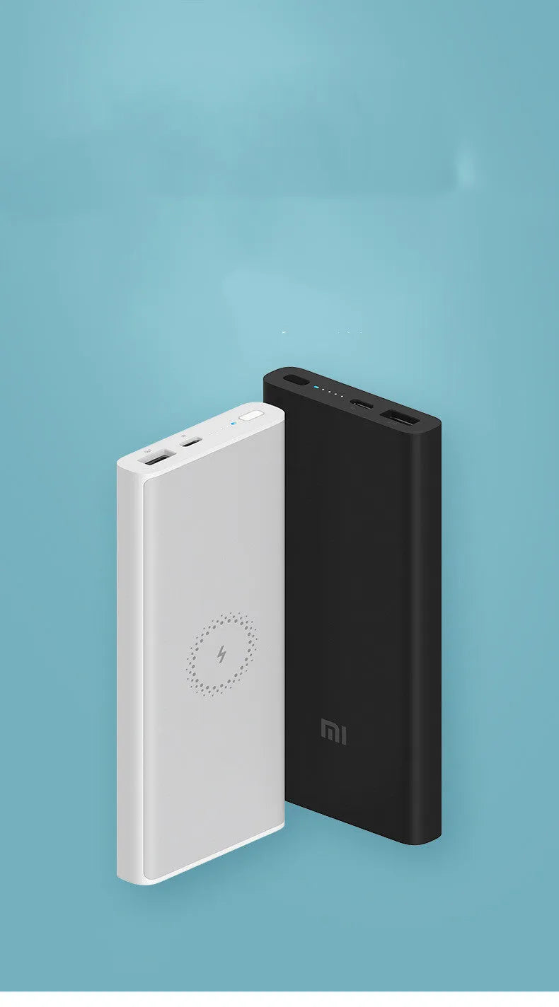 Black and white large capacity 10000mAh power bank showing USB-C port and wireless charging symbol.