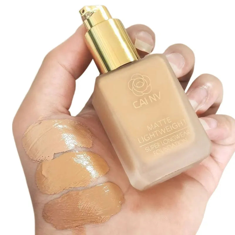 Liquid foundation bottle with discolouration resistance for combination skin in natural colour finish